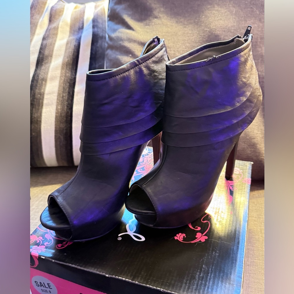 Qupid Black Peep-Toe Heeled Boots